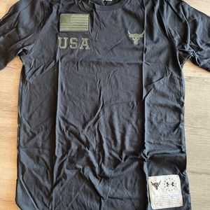 NEW Under Armour PROJECT ROCK Freedom VETERANS DAY Black T-Shirt  Small Medium